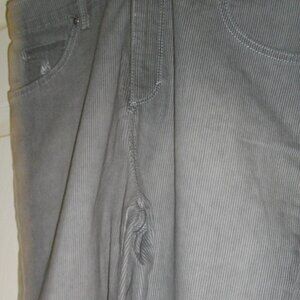 Gloria Vanderbilt gray striped Amanda jeans, size 8.